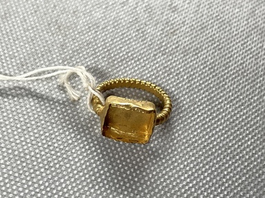 <em>Finger Ring</em>, 3rd century C.E., with modern additions. Gold, glass, 3/16 × 7/16 × 7/16 in. (0.4 × 1.1 × 1.1 cm). Brooklyn Museum, Charles Edwin Wilbour Fund, 37.743E. Creative Commons-BY (Photo: Brooklyn Museum, CUR.37.743E_overall.JPG)