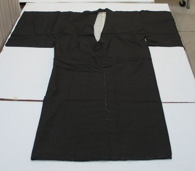  <em>Man's Kimono</em>, First half of 20th century. Silk, Armspan: 52 3/4 in. (134 cm). Brooklyn Museum, Museum Collection Fund, 40.151b. Creative Commons-BY (Photo: Brooklyn Museum, CUR.40.151B.jpg)