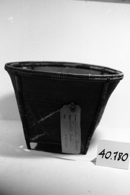  <em>Basket</em>. Twilled with four reed splints Brooklyn Museum, Gift of D.D. Streeter, 40.780. Creative Commons-BY (Photo: Brooklyn Museum, CUR.40.780_bw.jpg)