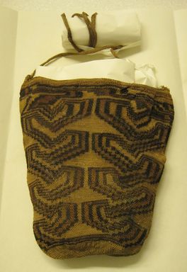  <em>Knotted Bag</em>, 20th century. Plant fiber Brooklyn Museum, Gift of Daniel Berry Austin, 41.676. Creative Commons-BY (Photo: , CUR.41.676.jpg)