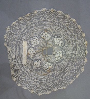  <em>2 Linen Lace Doilies</em>., a: 6 3/4 in. (17.1 cm). Brooklyn Museum, 42.221.57a-b (Photo: Brooklyn Museum, CUR.42.221.57b.jpg)