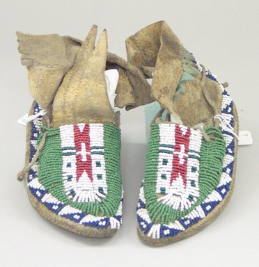 Arapaho. <em>Pair of Moccasins</em>, early 20th century. Hide, beads, felt, 5 1/2 x 2 3/8 in. (14 x 6 cm). Brooklyn Museum, Anonymous gift in memory of Dr. Harlow Brooks, 43.201.73a-b. Creative Commons-BY (Photo: Brooklyn Museum, CUR.43.201.73a-b_view1.jpg)