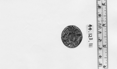  <em>Button Seal</em>. Steatite Brooklyn Museum, Charles Edwin Wilbour Fund, 44.123.111. Creative Commons-BY (Photo: , CUR.44.123.111_NegA_print_bw.jpg)