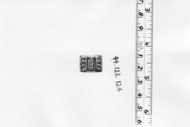  <em>Stamp-seal</em>. Steatite, 3/4 in. (1.9 cm). Brooklyn Museum, Charles Edwin Wilbour Fund, 44.123.124. Creative Commons-BY (Photo: , CUR.44.123.124_NegA_print_bw.jpg)
