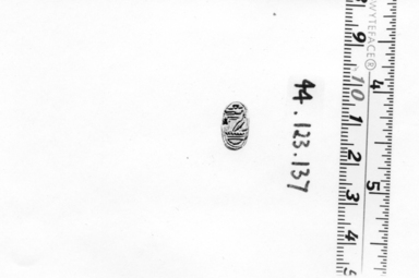  <em>Small Scaraboid</em>, ca.1630–1539 B.C.E. Steatite, glaze, 3/16 x 1/4 x 1/2 in. (0.4 x 0.7 x 1.3 cm). Brooklyn Museum, Charles Edwin Wilbour Fund, 44.123.137. Creative Commons-BY (Photo: , CUR.44.123.137_NegA_print_bw.jpg)