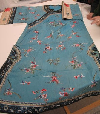  <em>Embroidered Robe</em>. Silk, robe, width at waist: 22 7/16 x 50 3/8 in. (57 x 128 cm). Brooklyn Museum, Gift of Jane Van Vleck, 44.185.1. Creative Commons-BY (Photo: Brooklyn Museum, CUR.44.185.1.jpg)