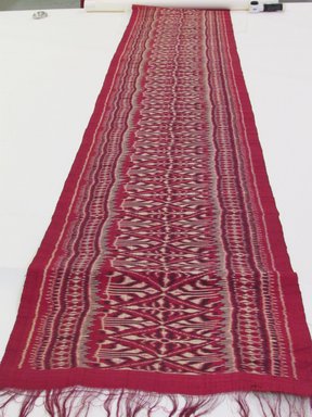  <em>Slendang</em>. Silk, 19 1/8 × 101 in. (48.5 × 256.5 cm). Brooklyn Museum, Dick S. Ramsay Fund, 45.183.47. Creative Commons-BY (Photo: Brooklyn Museum, CUR.45.183.47.jpg)