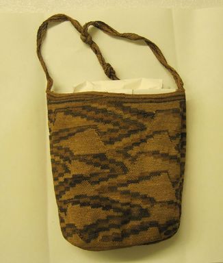  <em>One String Bag</em>. Plant fiber, 10 1/4 × 9 × 2 in. (26 × 22.9 × 5.1 cm), not including strap. Brooklyn Museum, Gift of Mrs. Thomas Buel, 46.122.7. Creative Commons-BY (Photo: , CUR.46.122.7.jpg)