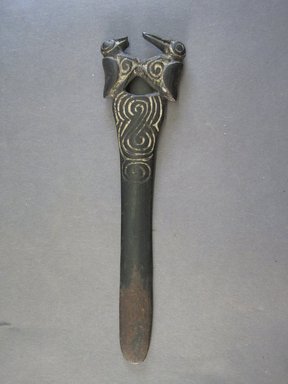  <em>Lime Spatula (Kena)</em>. Wood, lime, 1 13/16 × 4 5/8 in. (4.6 × 11.8 cm). Brooklyn Museum, Gift of Mrs. Howard M. Morse, 47.44.2. Creative Commons-BY (Photo: Brooklyn Museum, CUR.47.44.2_overall.jpg)