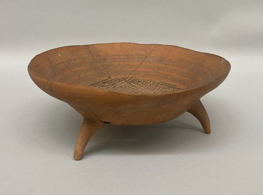 Aztec. <em>Tripod Pottery Bowl</em>, ca. 1440–1521. Ceramic, 4 1/2 x 11 5/16 x 11 5/8 in. (11.4 x 28.7 x 29.5 cm). Brooklyn Museum, By exchange, 48.22.15. Creative Commons-BY (Photo: Brooklyn Museum, CUR.48.22.15_overall.JPG)