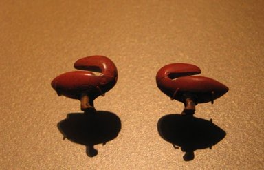  <em>Earrings in Form of Ducks</em>, ca. 1390-1292 B.C.E. Glass, 7/8 x 1 1/4 in. (2.3 x 3.2 cm). Brooklyn Museum, Gift of Michel Abemayor, 50.92a-b. Creative Commons-BY (Photo: Brooklyn Museum, CUR.50.92a-b_erg456.jpg)
