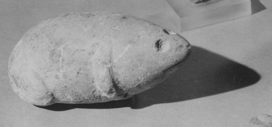  <em>Statuette of a Toad</em>, ca. 3100-2800 B.C.E. Limestone, 2 3/16 × 5 11/16 in. (5.5 × 14.4 cm). Brooklyn Museum, Charles Edwin Wilbour Fund, 57.165.3. Creative Commons-BY (Photo: Brooklyn Museum, CUR.57.165.3_NegID_57.165.2_GRPA_print_cropped_bw.jpg)