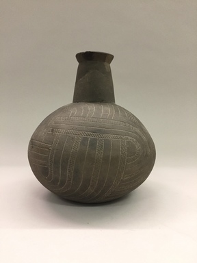 Native American (unidentified). <em>Water Bottle</em>, 800-1500 C.E. Ceramic, 8 1/4 x 7 1/16 in.  (21.0 x 18.0 cm). Brooklyn Museum, By exchange, 60.53.6. Creative Commons-BY (Photo: , CUR.60.53.6.jpg)
