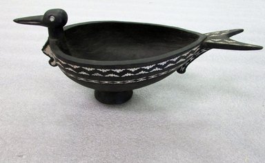 Makira Islander. <em>Bird Bowl (Apira Ni Mwane)</em>, early 20th century. Wood, nautilus shell, parinarium nut paste, 7 x 16 1/4 x 6 1/4 in. (17.8 x 41.3 x 15.9 cm). Brooklyn Museum, Carll H. de Silver Fund, 62.29. Creative Commons-BY (Photo: , CUR.62.29.jpg)