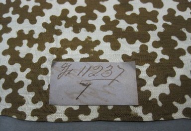  <em>Textile Swatch</em>, 1950s to 1960s. Silk, 23 1/4 x 10 3/4 in. (59.1 x 27.3 cm). Brooklyn Museum, Gift of Mrs. Robert G. Olmsted and Constable MacCracken, 69.149.81.36 (Photo: Brooklyn Museum, CUR.69.149.81.36_detail.jpg)