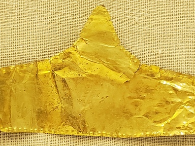 Greek. <em>Diadem of the Pediment Type: Right End</em>, late 4th century B.C.E. Gold, 3/4 x 2 7/8 in. (1.9 x 7.3 cm). Brooklyn Museum, Gift of Mr. and Mrs. Thomas S. Brush, 71.79.117c. Creative Commons-BY (Photo: Brooklyn Museum, CUR.71.79.117b_overall01.jpg)