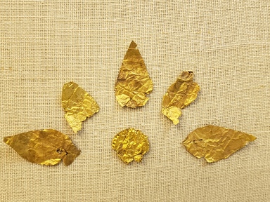 Greek. <em>Laurel Leaves Probably from a Wreath</em>, late 4th century B.C.E. Gold, 5/8 x 1 in. (1.6 x 2.6 cm). Brooklyn Museum, Gift of Mr. and Mrs. Thomas S. Brush, 71.79.141. Creative Commons-BY (Photo: Brooklyn Museum, CUR.71.79.140-.145_overall.jpg)