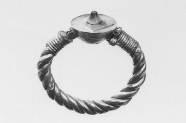  <em>Bracelet</em>, 3rd century C.E. Gold, agate or sardonyx, Diam. 2 7/16 in. (6.2 cm). Brooklyn Museum, Charles Edwin Wilbour Fund, 72.59. Creative Commons-BY (Photo: Brooklyn Museum, CUR.72.59_NegA_print_bw.jpg)