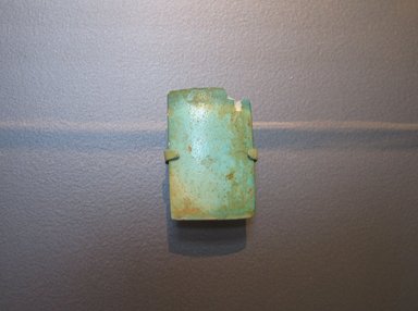  <em>Wall Tile from a Royal Funerary Structure</em>, ca. 2675–2625 B.C.E. Faience, 2 3/16 x 1 7/16 x 11/16 in. (5.6 x 3.6 x 1.8 cm). Brooklyn Museum, Charles Edwin Wilbour Fund, 73.84.3. Creative Commons-BY (Photo: Brooklyn Museum, CUR.73.84.3_erg2.jpg)