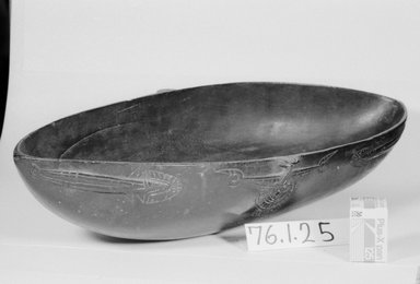  <em>Bowl</em>, late 19th-early 20th century. Wood, 10 x 21 in. (25.4 x 53.3 cm). Brooklyn Museum, Purchased with funds given by The Evelyn A. Jaffe Hall Charitable Trust, 76.1.25. Creative Commons-BY (Photo: Brooklyn Museum, CUR.76.1.25_bw.jpg)