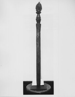 Bozo. <em>Oar Handle or Rudder</em>, late 19th or early 20th century. Wood, 47 x 3 x 3 1/2 in. (119.3 x 7.6 x 8.9 cm). Brooklyn Museum, Gift of Mr. and Mrs. Milton F. Rosenthal, 76.167.2. Creative Commons-BY (Photo: Brooklyn Museum, CUR.76.167.2_print_bw.jpg)