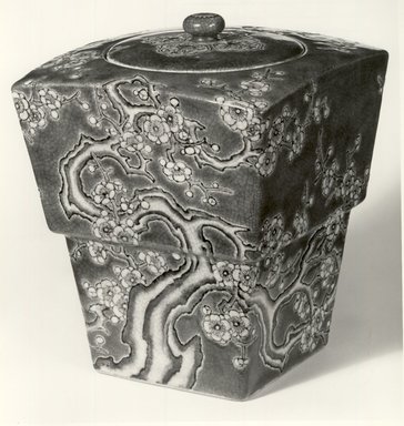  <em>Tea Ceremony Fresh Water jar with lid</em>, late 19th century. Stoneware, 7 1/4 x 5 3/4 x 5 3/4 in. (18.4 x 14.6 x 14.6 cm). Brooklyn Museum, Gift of Dr. and Mrs. George Liberman, 79.279. Creative Commons-BY (Photo: Brooklyn Museum, CUR.79.279_bw.jpg)