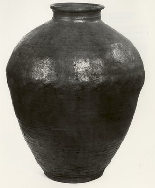  <em>Storage Jar</em>, 16th century. Stoneware, Shigaraki ware Brooklyn Museum, Gift of Dr. Fred S. Hurst, 82.223.19. Creative Commons-BY (Photo: Brooklyn Museum, CUR.82.223.19_bw.jpg)