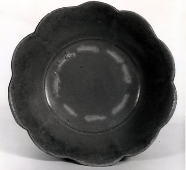  <em>Yue Ware Dish</em>, 8th-9th century. Gray stoneware, 1 1/2 x 5 1/2 in. (3.8 x 14 cm). Brooklyn Museum, Gift of Dr. Ralph C. Marcove, 84.198.21. Creative Commons-BY (Photo: Brooklyn Museum, CUR.84.198.21_bw.jpg)