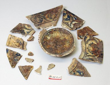  <em>14 Potsherds from One Bowl</em>, 14th century. Ceramic Brooklyn Museum, Gift of Laurice M. Khouri, 86.135a-n. Creative Commons-BY (Photo: Brooklyn Museum, CUR.86.135a-n.jpg)