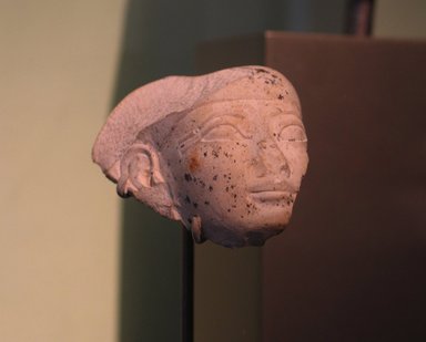  <em>Head of a Woman</em>, ca. 1479-1425 B.C.E. Limestone, 2 1/2 x 2 3/4 in. (6.4 x 7 cm). Brooklyn Museum, Gift of the Ernest Erickson Foundation, Inc., 86.226.36. Creative Commons-BY (Photo: Brooklyn Museum, CUR.86.226.36_erg456.jpg)