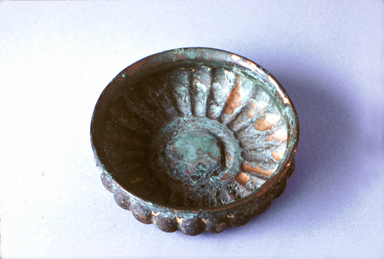  <em>Bowl</em>, 6th century B.C.E. Bronze, 1 1/2 x 5 3/4in. (3.8 x 14.6cm). Brooklyn Museum, Gift of the Ernest Erickson Foundation, Inc., 86.226.64. Creative Commons-BY (Photo: Brooklyn Museum, CUR.86.226.64_slide.jpg)