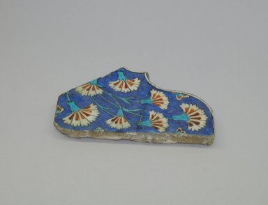  <em>Spandrel Tile with Carnation Pattern</em>, 1560-1570. Ceramic, slip, underglaze, glaze, 8 1/16 x 13/16 x 5 3/8 in. (20.5 x 2 x 13.7 cm). Brooklyn Museum, Gift of the Ernest Erickson Foundation, Inc., 86.227.183. Creative Commons-BY (Photo: Brooklyn Museum, CUR.86.227.183_view1.jpg)