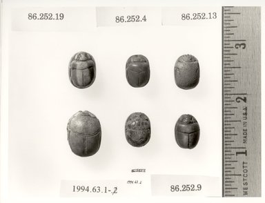  <em>Scarab</em>, ca 1539–1075 B.C.E. Faience, 5/16 x 1/2 x 11/16 in. (0.8 x 1.3 x 1.7 cm). Brooklyn Museum, Gift of Jerome A. and Mary Jane Straka, 86.252.19. Creative Commons-BY (Photo: , CUR.86.252.19_86.252.4_86.252.13_1994.63.1_1994.63.2_86.252.9_grpA_bw.jpg)