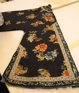  <em>Woman's Robe</em>, 19th century. Embroidered silk, 66 1/2 x 41 in. (168.9 x 104.1 cm). Brooklyn Museum, Gift of Marjorie Lee Stephens in memory of Beatrice Thomas, 87.130. Creative Commons-BY (Photo: Brooklyn Museum, CUR.87.130_front.jpg)