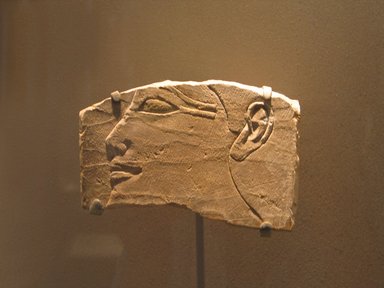  <em>Face of a King</em>, ca. 1400–1390 B.C.E. Limestone, 6 11/16 x 4 9/16 in. (17 x 11.7 cm). Brooklyn Museum, Charles Edwin Wilbour Fund, 87.1. Creative Commons-BY (Photo: Brooklyn Museum, CUR.87.1_erg456.jpg)