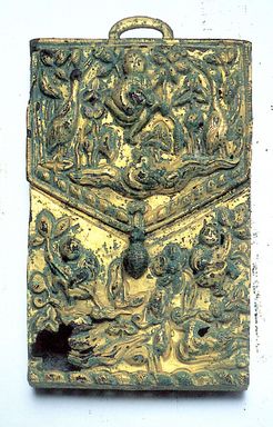  <em>Sutra Case</em>, 12th-13th century. Gilt bronze, 4 5/16 × 2 3/4 in. (11.0 × 7.0 cm). Lent by the Carroll Family Collection, L2018.6.6 (Photo: , CUR.L2018.6.6.jpg)