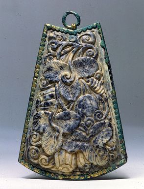  <em>Royal Pendant</em>, ca. 10th century. Steatite, gilt bronze, 3 9/16 × 2 9/16 in. (9 × 6.5 cm). Lent by the Carroll Family Collection, L2021.3.8 (Photo: , CUR.L2021.3.8_view01.jpg)