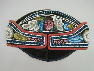 Hodinöhsö:ni’. <em>English Style Cap</em>, ca. 1880–1900. Velvet, cloth, beads, Including front flap: 11 1/4 × 6 × 7 7/8 in. (28.6 × 15.2 × 20 cm). Brooklyn Museum, Gift of the Edward J. Guarino Collection in memory of Edgar J. Guarino, 2016.11.16. Creative Commons-BY (Photo: Brooklyn Museum, CUR.TL2016.18.16_view1.jpg)