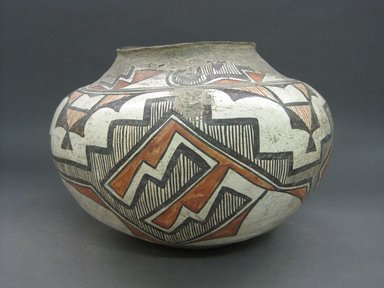 A:shiwi (Zuni Pueblo). <em>Water Jar</em>, late 19th–early 20th century. Ceramic, slip, 9 1/2 x 13 x 13in. (24.1 x 33 x 33cm). Brooklyn Museum, Brooklyn Museum Collection, X1010. Creative Commons-BY (Photo: Brooklyn Museum, CUR.X1010_view1.jpg)