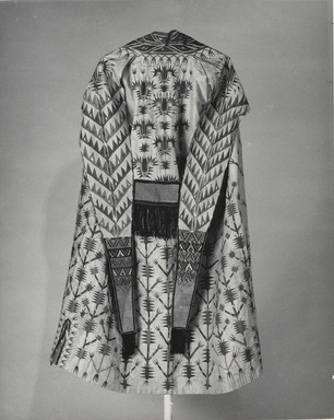  <em>Robe</em>, 19th century. Silk and cotton Brooklyn Museum, Brooklyn Museum Collection, X653.3. Creative Commons-BY (Photo: , CUR.X653.3.jpg)