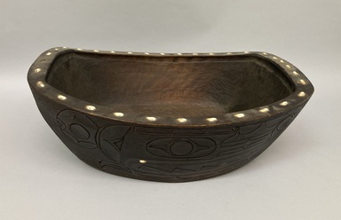 Haida style. <em>Bowl</em>, 1901–1933?. Wood, shell, 9 1/8 × 23 9/16 × 17 13/16 in. (23.2 × 59.8 × 45.2 cm). Brooklyn Museum, Brooklyn Museum Collection, X844.8. Creative Commons-BY (Photo: Brooklyn Museum, CUR.X844.8_overall.jpg)