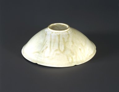  <em>Bowl with Flaring Sides</em>, 960-1127. Ding ware, porcelain, glaze, 3 1/2 x 5 1/2 in. (8.9 x 14 cm). Lent by Diane Schafer, L1996.7. Creative Commons-BY (Photo: Brooklyn Museum, L1996.7_view2_SL5.jpg)