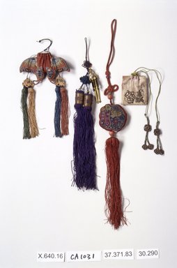  <em>Purse in Shape of Butterfly</em>, early 20th century. Silk, satin, Purse: 2 9/16 x 4 in. (6.5 x 10.2 cm). Brooklyn Museum, Brooklyn Museum Collection, X640.16. Creative Commons-BY (Photo: Brooklyn Museum, X640.16.jpg)