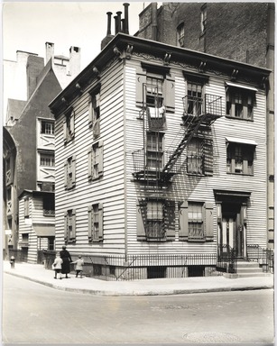 Berenice Abbott (American, 1898-1991). <em>Frome House: Bedford and Grove Streets, Manhattan</em>, May 12, 1926. Gelatin silver print, sheet: 9 5/8 x 7 5/8 in. (24.4 x 19.4 cm). Brooklyn Museum, Brooklyn Museum Collection, X858.56 (Photo: , X858.56_PS9.jpg)