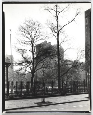 Berenice Abbott (American, 1898-1991). <em>Gramercy Park, West Side, Looking S.E.</em>, November 27, 1935. Gelatin silver print, sheet: 9 7/8 x 7 7/8 in. (25.1 x 20 cm). Brooklyn Museum, Brooklyn Museum Collection, X858.85 (Photo: , X858.85_PS9.jpg)