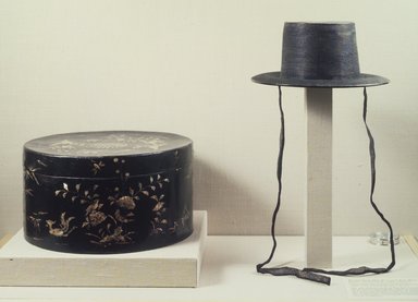  <em>Hat Case</em>, late 19th century. Papier mache, lacquer, bamboo, silk, lacquer, Case Body: 5 3/4 x 12 1/2 in. (14.6 x 31.8 cm). Brooklyn Museum, Brooklyn Museum Collection, X923.1a-b. Creative Commons-BY (Photo: Brooklyn Museum, X923.1a-b_transp5031.jpg)