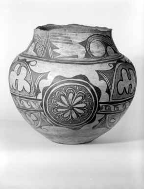 A:shiwi (Zuni Pueblo). <em>Large Storage Jar</em>, late 19th-early 20th century. Clay, paint, 11 3/4 x 12 1/2 x 12 1/2in. (29.8 x 31.8 x 31.8cm). Brooklyn Museum, Brooklyn Museum Collection, X949.1. Creative Commons-BY (Photo: Brooklyn Museum, X949.1_bw.jpg)