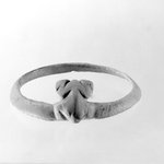 Carved Frog-shaped Bracelet