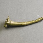 Gold-weight (abrammuo): side-blown horn
