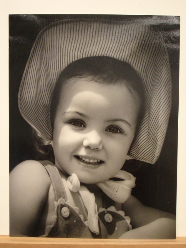 John Makar (American). <em>Sunbonnet Sue</em>. Photograph, 14 × 17 in. (35.6 × 43.2 cm). Brooklyn Museum, Frederick Loeser Fund, 47.125.1 (Photo: Brooklyn Museum, CUR.47.125.1.jpg)